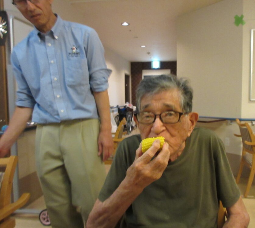 静岡市葵区老人ホーム_夏を楽しもう　花火と夏のおやつ会