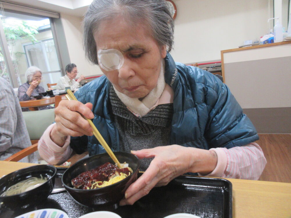 静岡市葵区老人ホーム_夏を彩る季節の食べ物