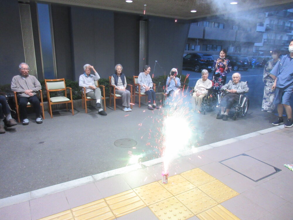 静岡市葵区老人ホーム_夏の花火大会