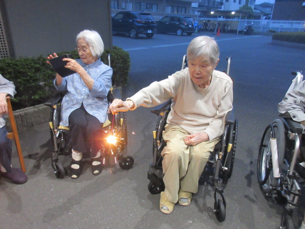 静岡市葵区老人ホーム_夏の花火大会