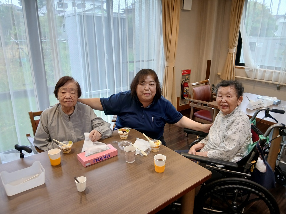 静岡市清水区老人ホーム_ケアマネさんをご招待してのぺんぎんパティシエ