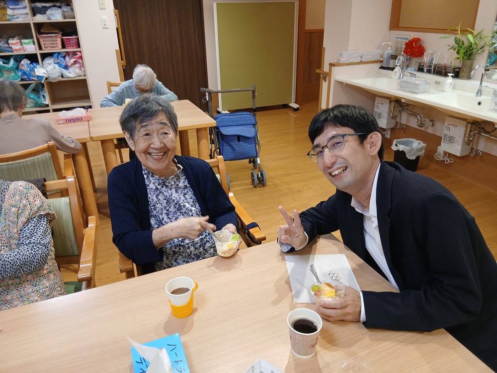 静岡市清水区老人ホーム_ケアマネさんをご招待してのぺんぎんパティシエ