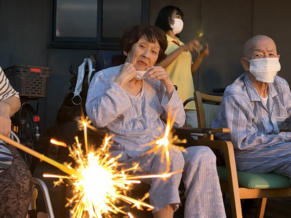 静岡市清水区老人ホーム_第9回　「花火大会」開催