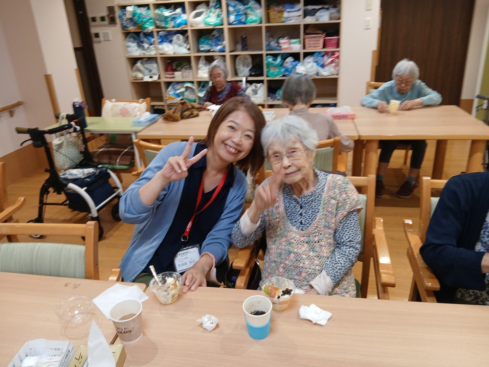 静岡市清水区老人ホーム_ケアマネさんをご招待してのぺんぎんパティシエ