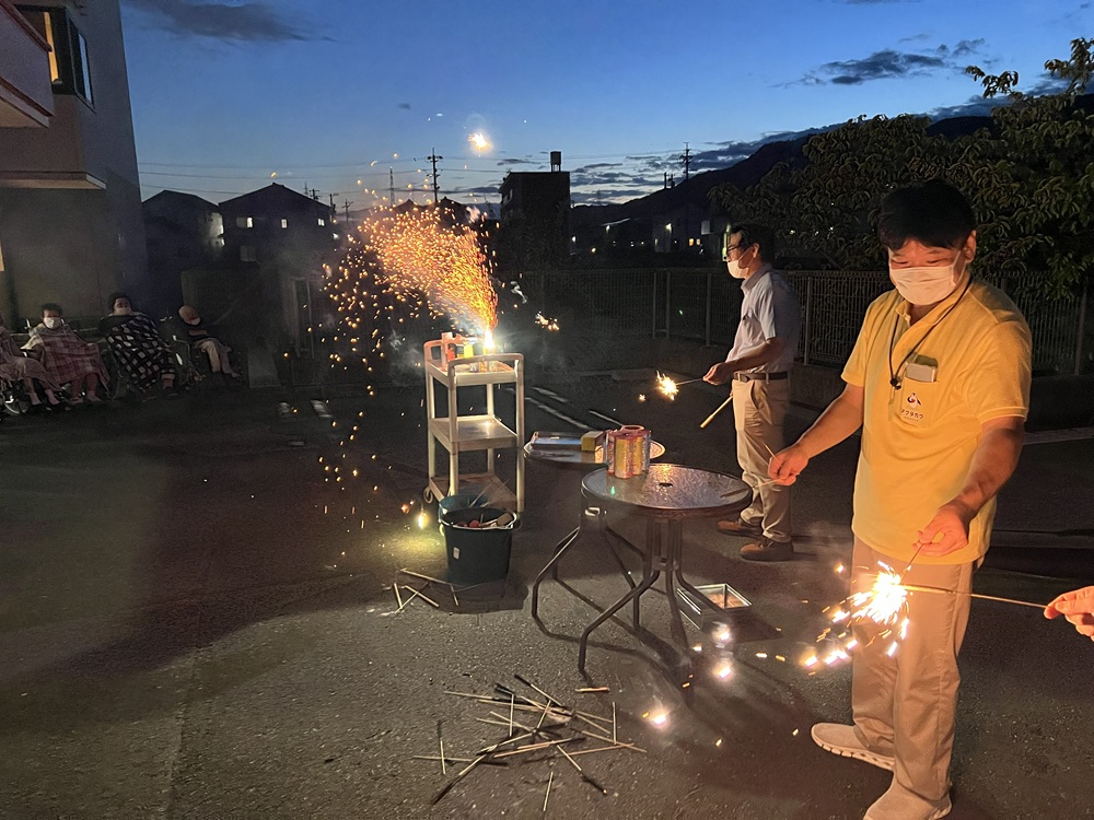 静岡市清水区老人ホーム_第9回　「花火大会」開催