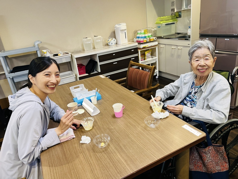 静岡市清水区老人ホーム_ケアマネさんをご招待してのぺんぎんパティシエ