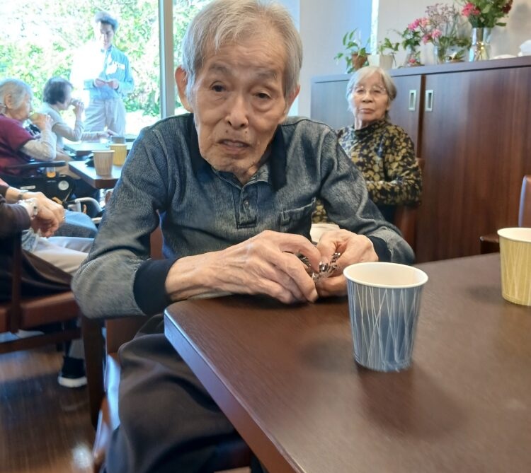 藤枝市老人ホーム_オープンテラスでカフェ気分