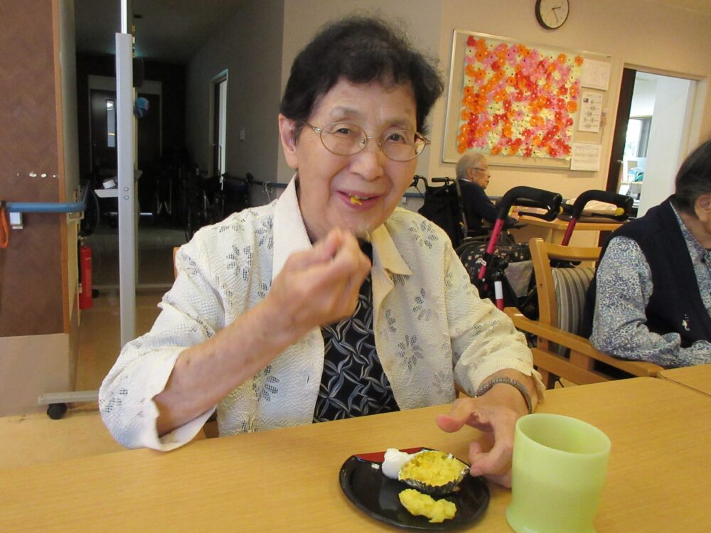 静岡市葵区老人ホーム_リハネクストクラブ活動 「やってみよう会　スイートポテト作り」