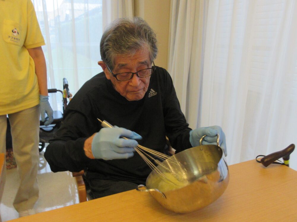 静岡市葵区老人ホーム_リハネクストクラブ活動 「やってみよう会　スイートポテト作り」
