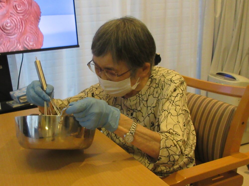 静岡市葵区老人ホーム_リハネクストクラブ活動 「やってみよう会 スイートポテト作り」